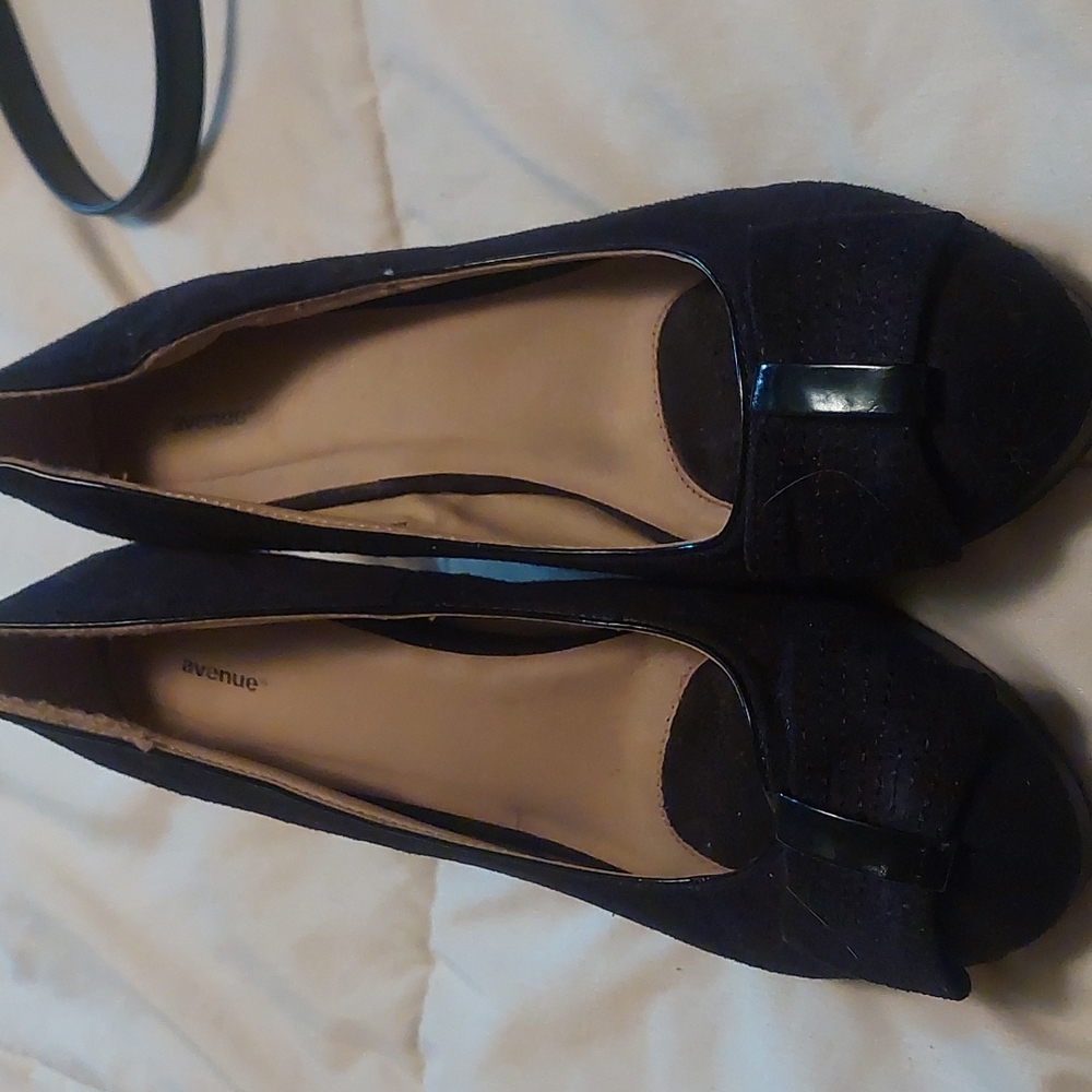 Avenue 'Cami' heels in black